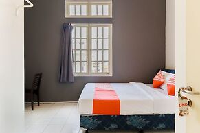 OYO 1111 Pasar Baru Inn