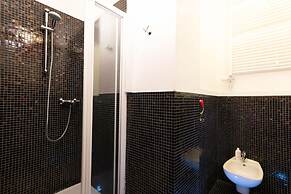 Abbraccio di Romeo e Giulietta