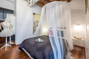 Abbraccio di Romeo e Giulietta