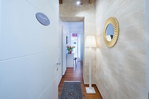 Abbraccio di Romeo e Giulietta