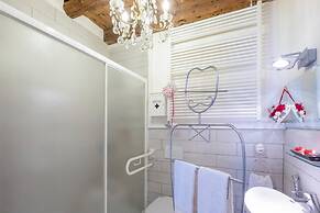 Abbraccio di Romeo e Giulietta