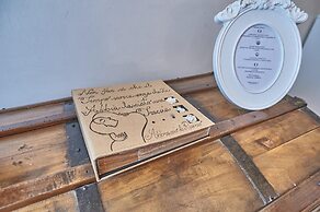 Abbraccio di Romeo e Giulietta