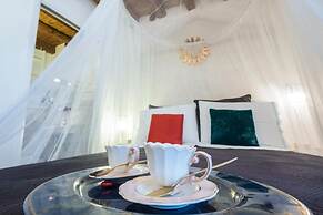 Abbraccio di Romeo e Giulietta