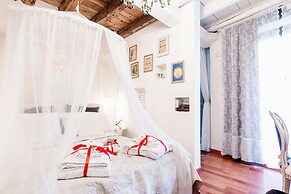 Abbraccio di Romeo e Giulietta