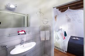 Abbraccio di Romeo e Giulietta