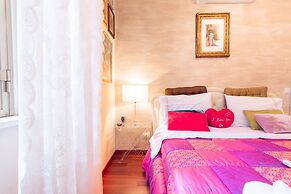 Abbraccio di Romeo e Giulietta