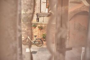 Abbraccio di Romeo e Giulietta