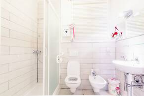 Abbraccio di Romeo e Giulietta