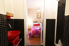 Abbraccio di Romeo e Giulietta