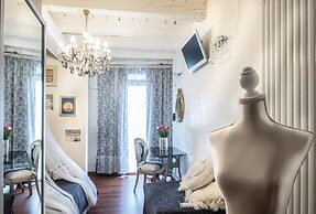 Abbraccio di Romeo e Giulietta