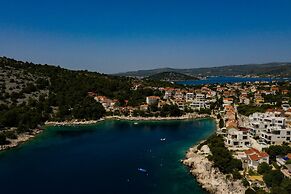 Villa Compass Luxury in a natural bay