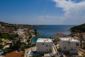 Villa Compass Luxury in a natural bay