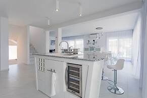 Villa Compass Luxury in a natural bay