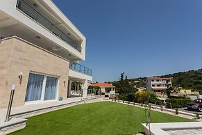 Villa Compass Luxury in a natural bay