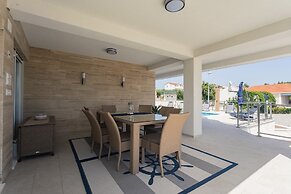 Villa Compass Luxury in a natural bay