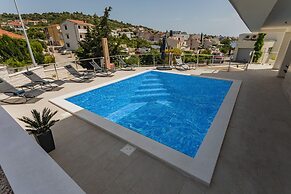 Villa Compass Luxury in a natural bay