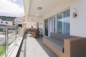 Villa Compass Luxury in a natural bay