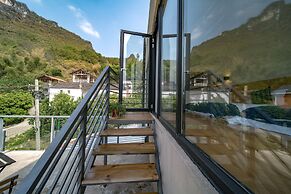 Yangshuo Serene Cove Hotel