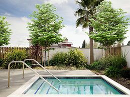 Hotel Centro Sonoma Wine Country, Tapestry Collection Hilton