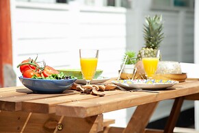 Cosy Home Near Station, Parking, Netflix, Sleeps 5