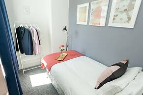 Cosy Home Near Station, Parking, Netflix, Sleeps 5