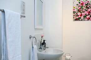 Cosy Home Near Station, Parking, Netflix, Sleeps 5