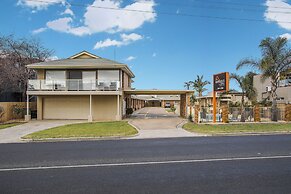 Hybiscus Waterfront Apartments