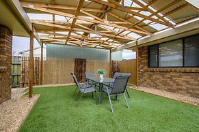 Hybiscus Waterfront Apartments