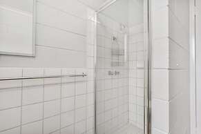 Hybiscus Waterfront Apartments