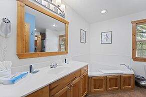 Paradise Lodge 2 Bedroom Home by RedAwning
