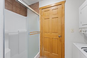 Paradise Lodge 2 Bedroom Home by RedAwning