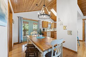 Paradise Lodge 2 Bedroom Home by RedAwning