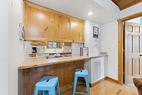 Paradise Lodge 2 Bedroom Home by RedAwning