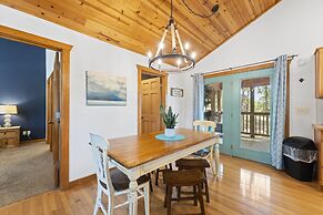 Paradise Lodge 2 Bedroom Home by RedAwning
