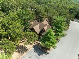 Paradise Lodge 2 Bedroom Home by RedAwning