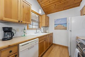 Paradise Lodge 2 Bedroom Home by RedAwning