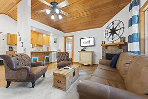 Paradise Lodge 2 Bedroom Home by RedAwning