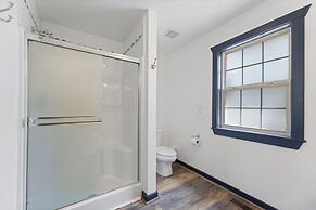 Paradise Lodge 2 Bedroom Home by RedAwning