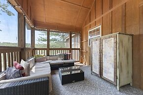 Paradise Lodge 2 Bedroom Home by RedAwning