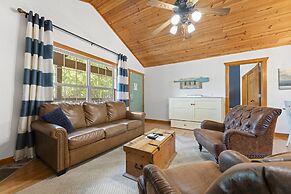 Paradise Lodge 2 Bedroom Home by RedAwning