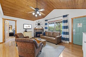 Paradise Lodge 2 Bedroom Home by RedAwning