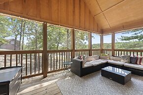Paradise Lodge 2 Bedroom Home by RedAwning