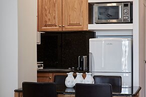 Chic One Bd Apartment with Hilton View