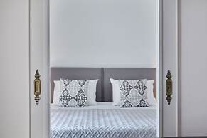 Chic One Bd Apartment with Hilton View