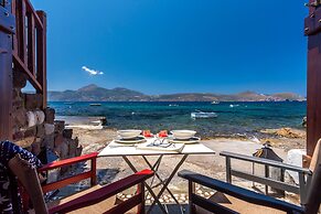 Neosikos AmazingBeach House Milos Island