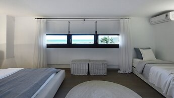 Soleado Beachfront Villa