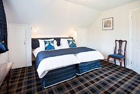 Juniper Hill, Loch Achilty