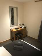 Deri-Down Guest House