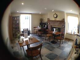 Deri-Down Guest House