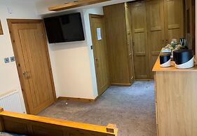 Deri-Down Guest House